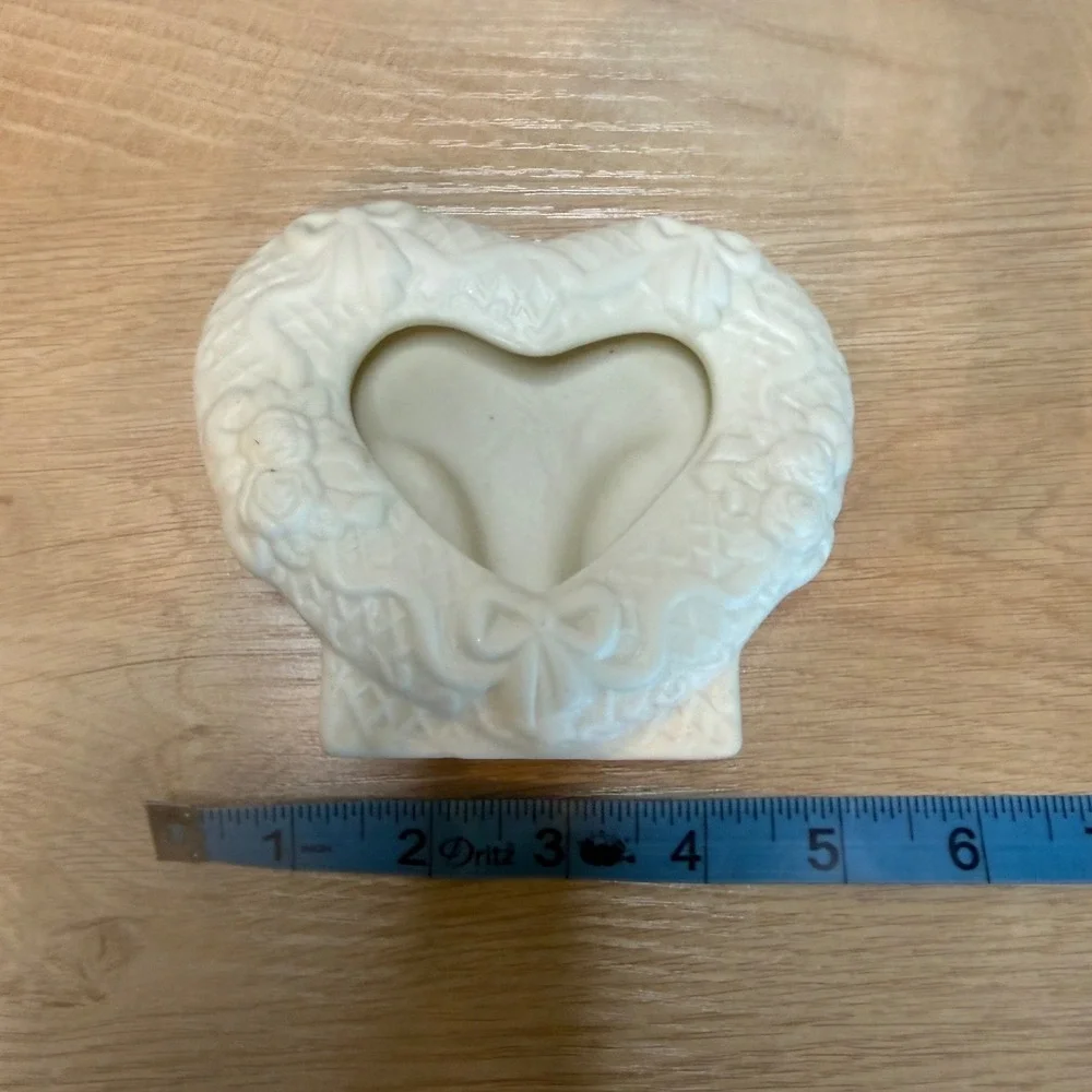 Vintage Style Cream Heart Ceramic Picture Frame Embossed Roses Bows Table 4x4.5
